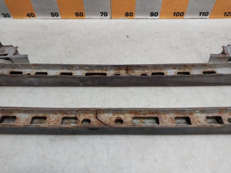 Усилитель переднего бампера