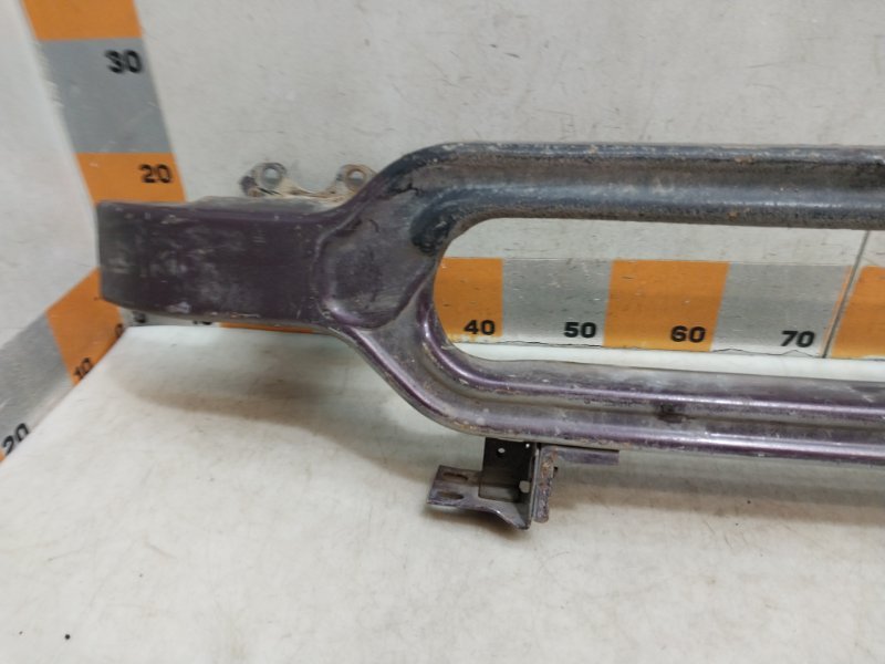 Усилитель переднего бампера