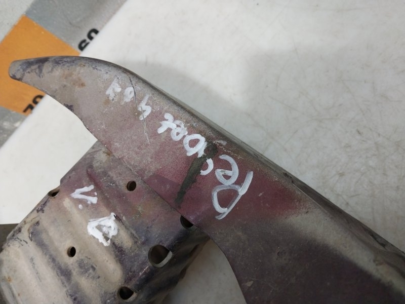 Усилитель переднего бампера