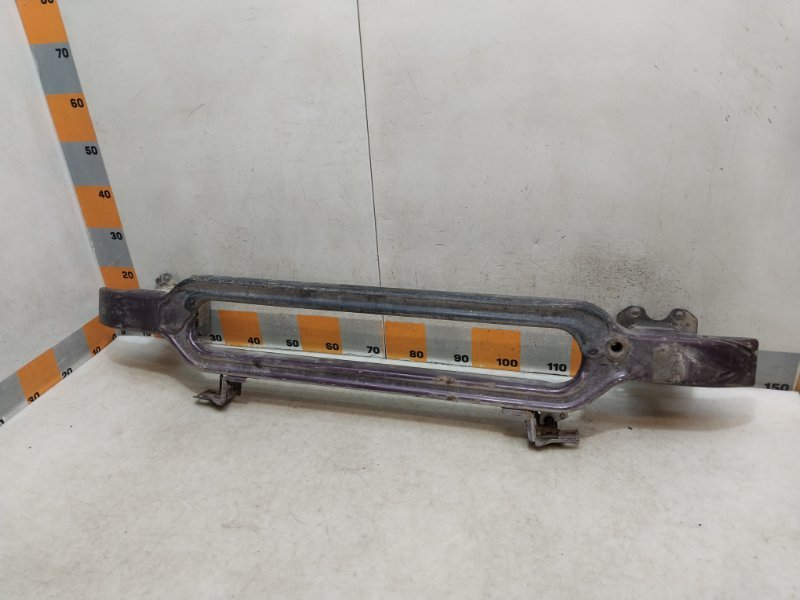 Усилитель переднего бампера