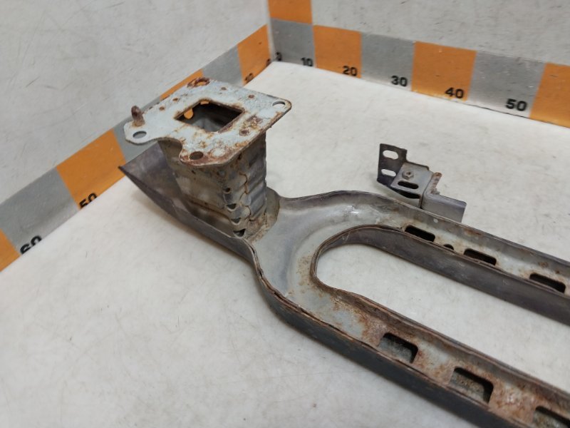 Усилитель переднего бампера