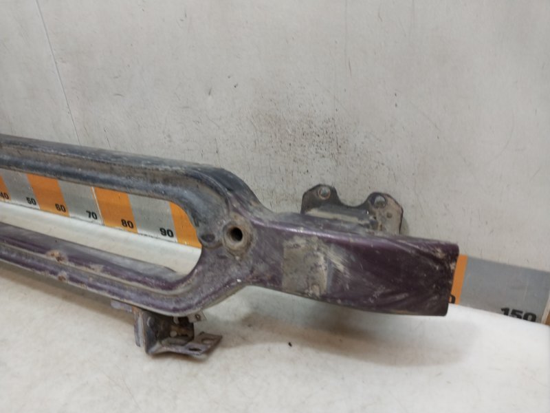 Усилитель переднего бампера