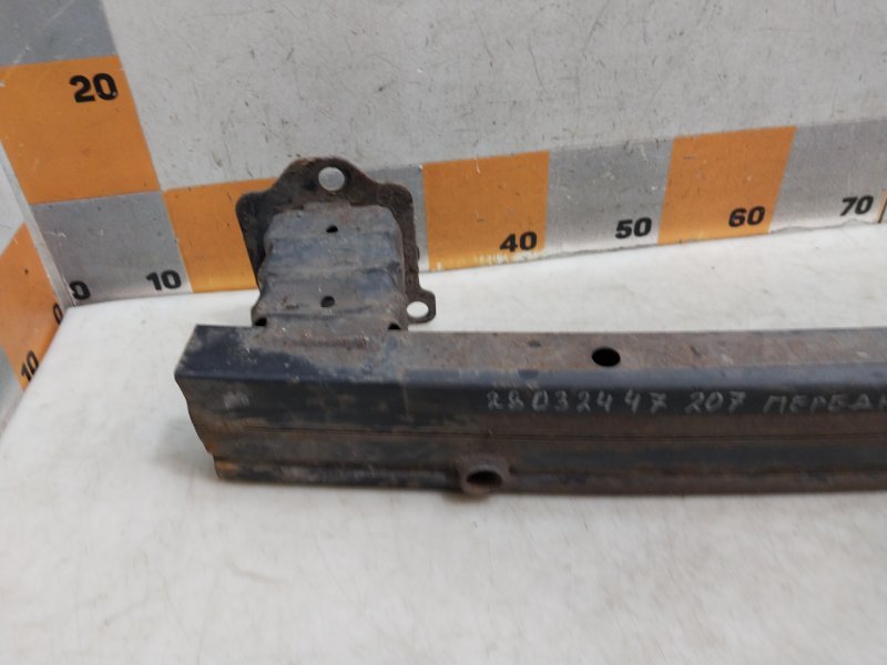 Усилитель переднего бампера