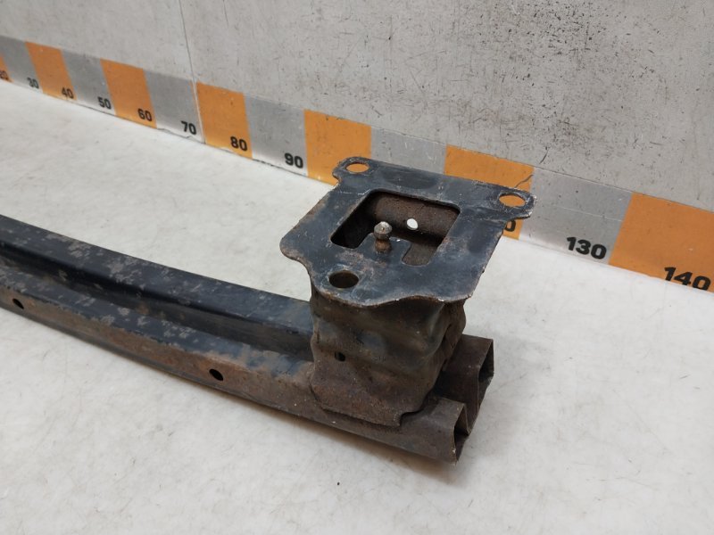 Усилитель переднего бампера