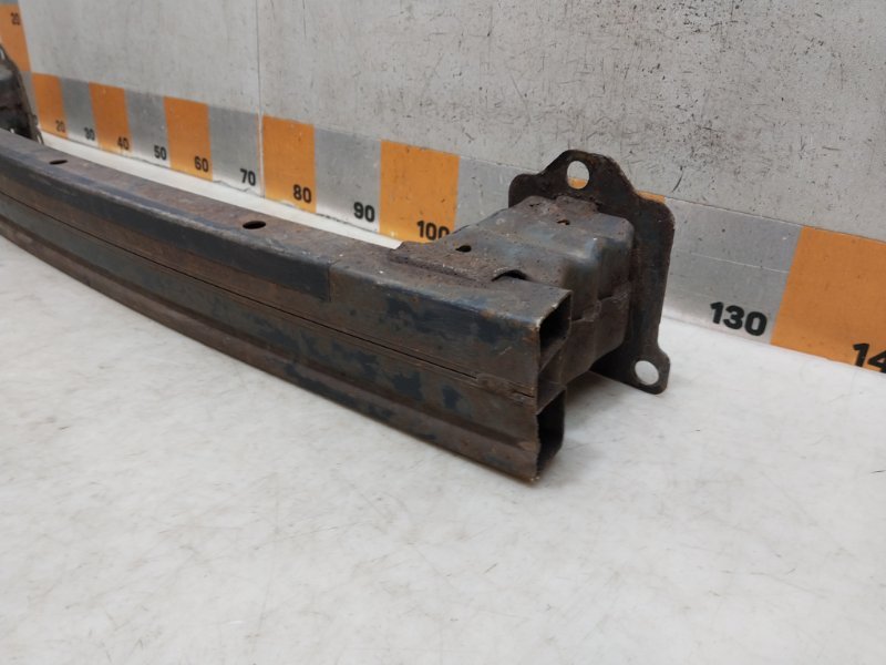 Усилитель переднего бампера