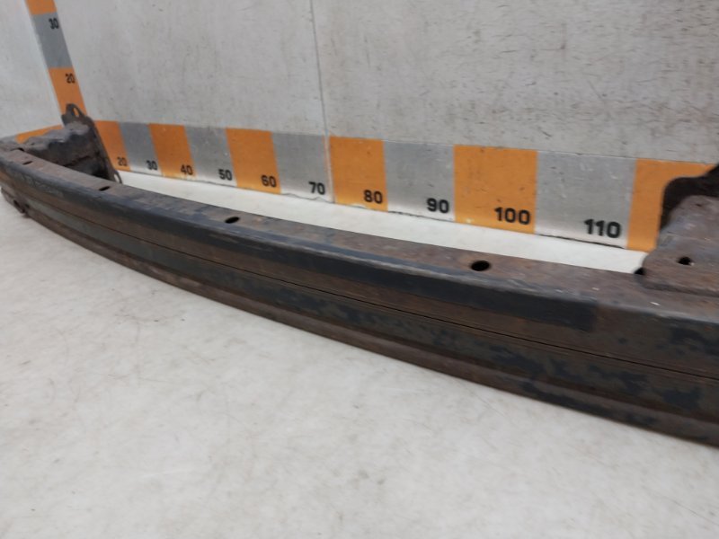 Усилитель переднего бампера