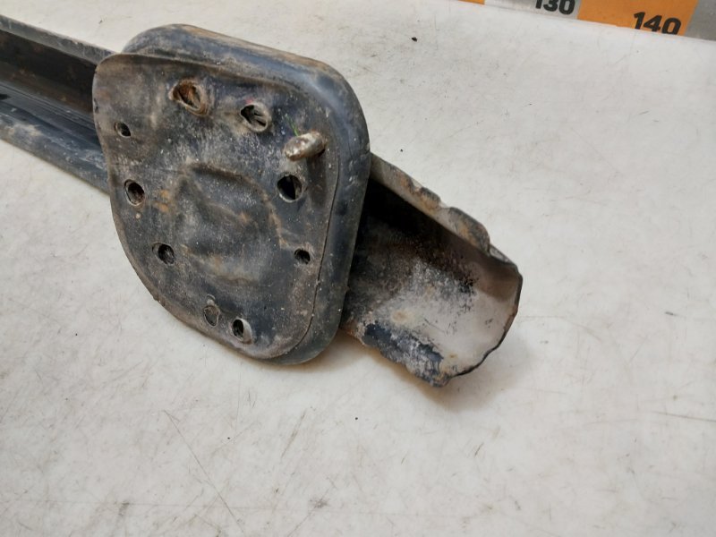 Усилитель заднего бампера