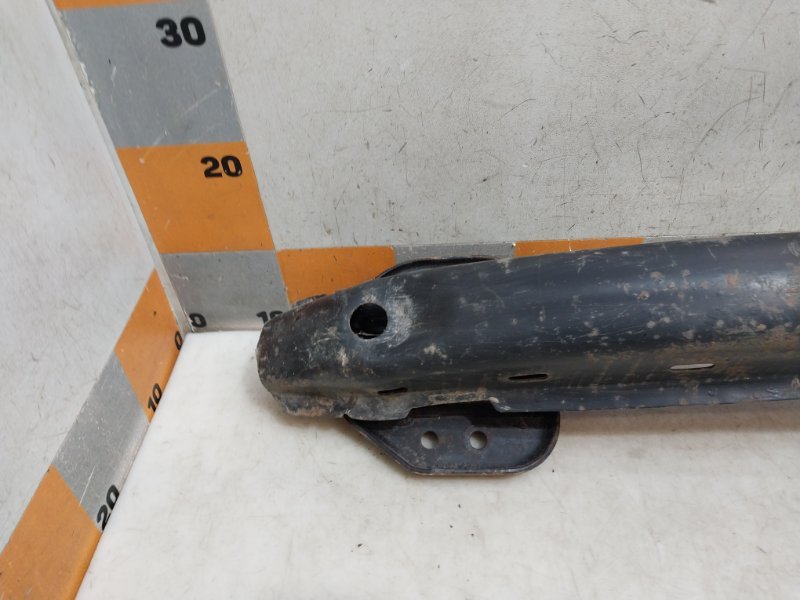 Усилитель заднего бампера