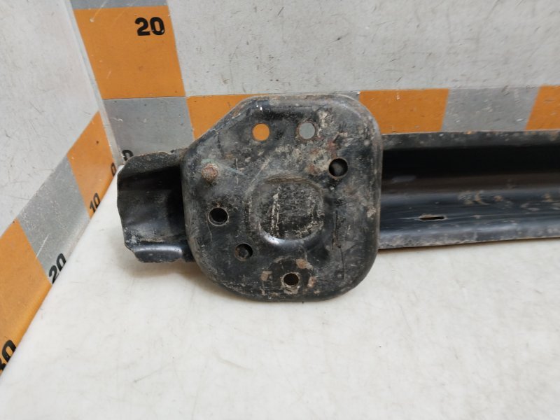 Усилитель заднего бампера