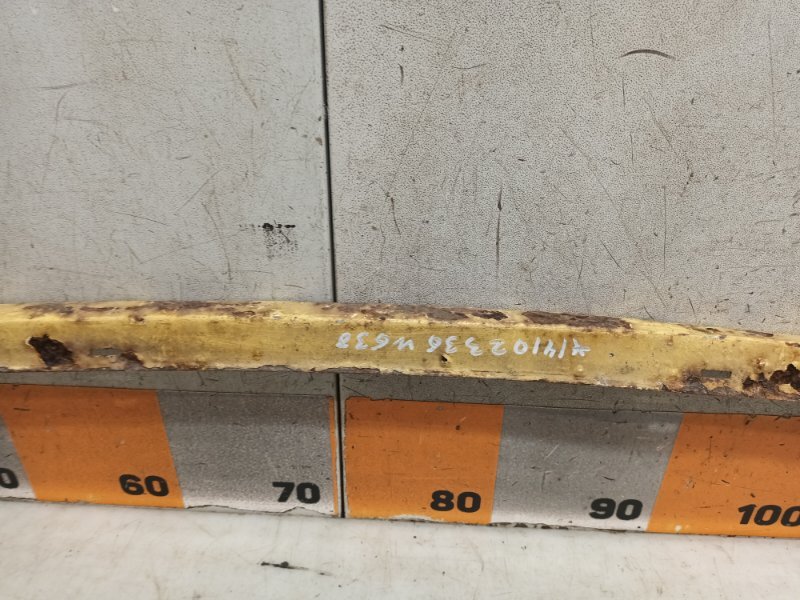 Усилитель переднего бампера