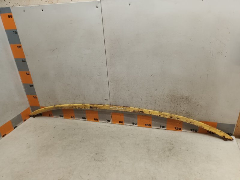 Усилитель переднего бампера