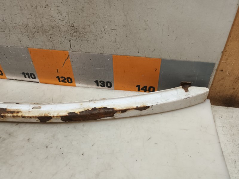 Усилитель переднего бампера