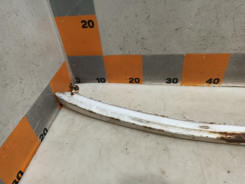 Усилитель переднего бампера