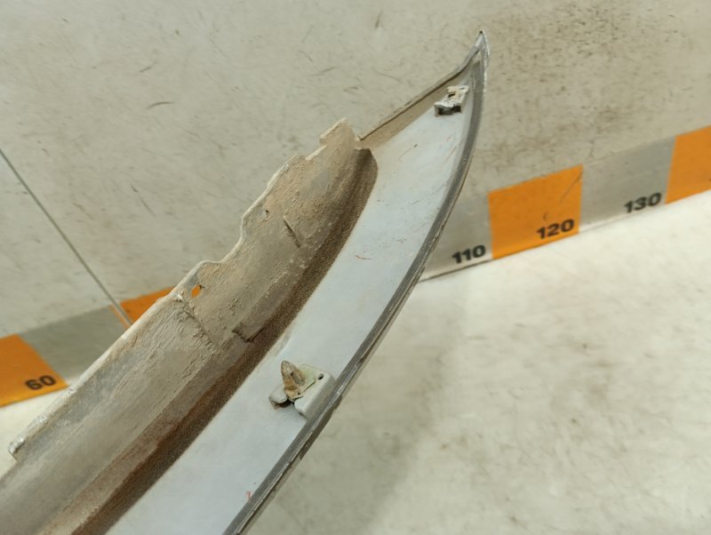 Накладка переднего крыла правого