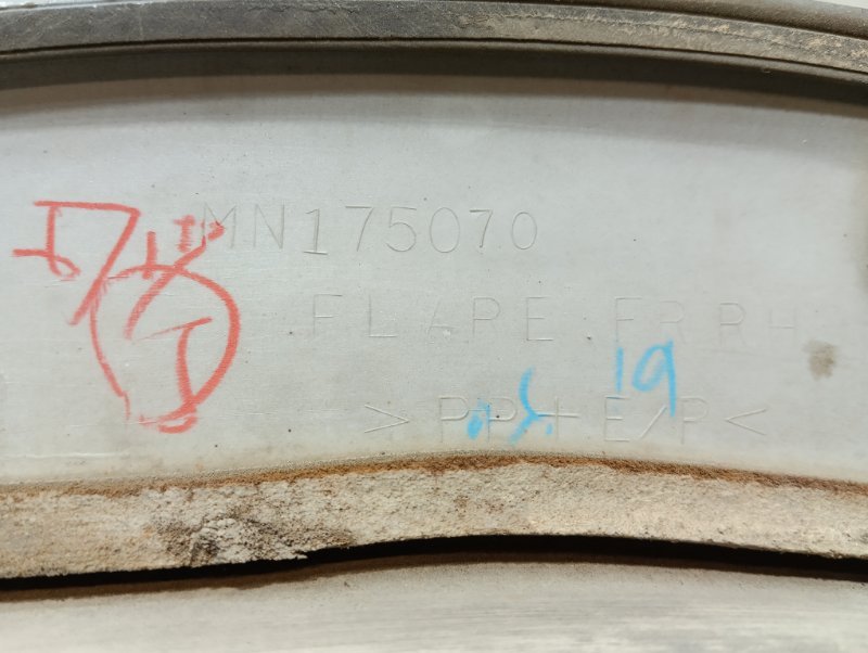 Накладка переднего крыла правого