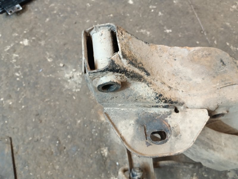 Балка задняя