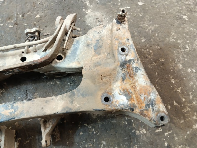 Балка задняя