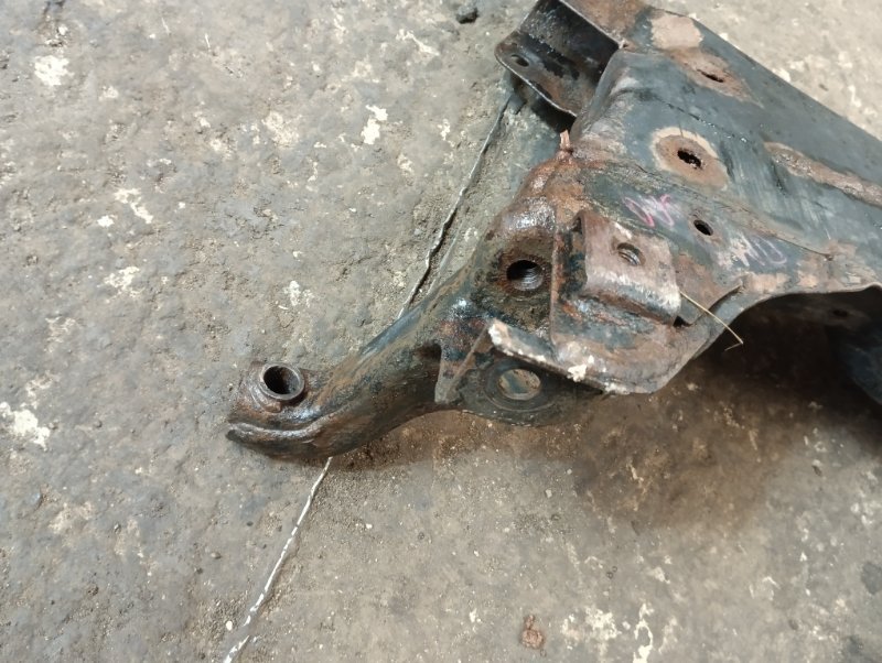 Балка подмоторная