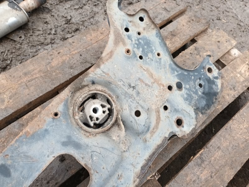 Балка подмоторная