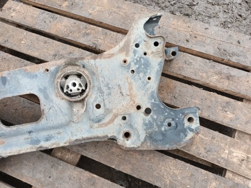 Балка подмоторная