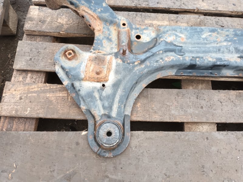 Балка подмоторная