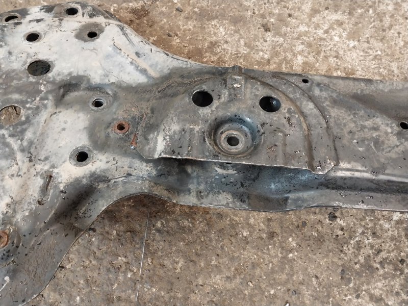 Балка подмоторная