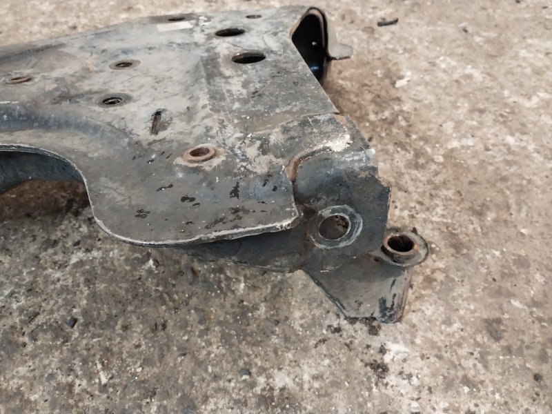 Балка подмоторная