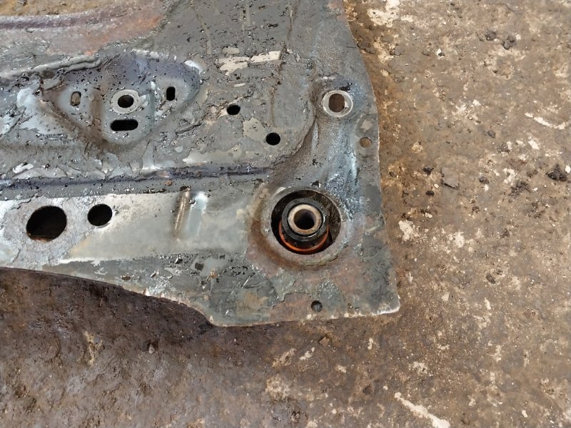 Балка подмоторная