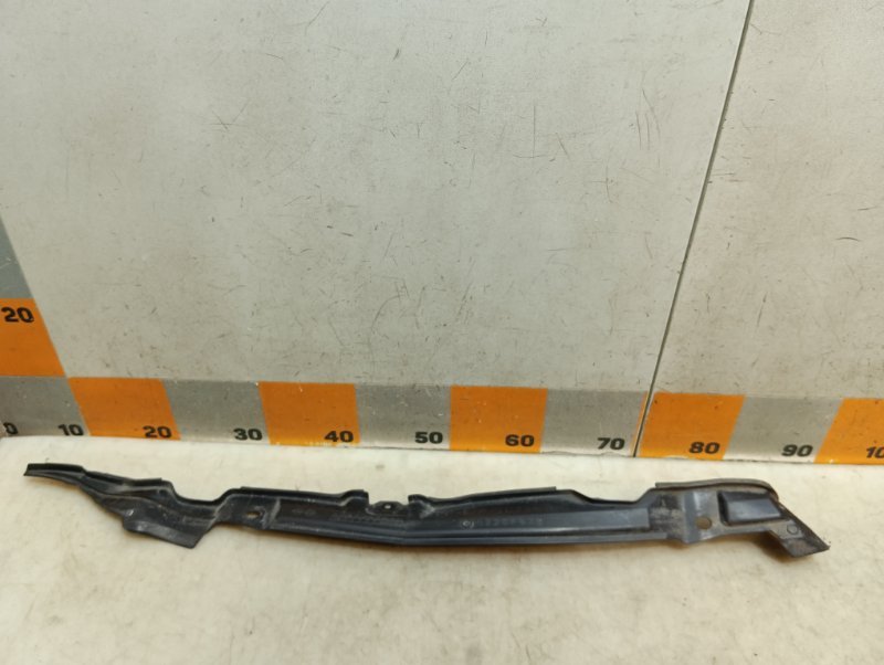 Накладка переднего крыла правого