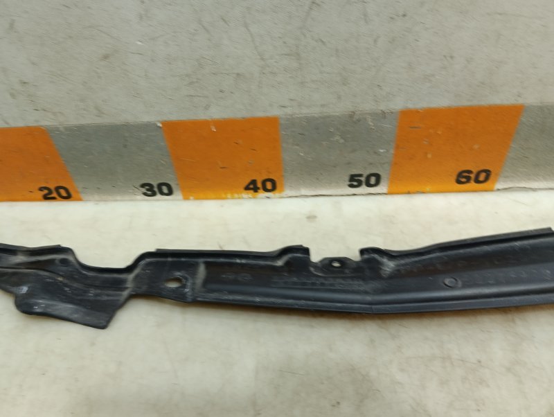 Накладка переднего крыла правого