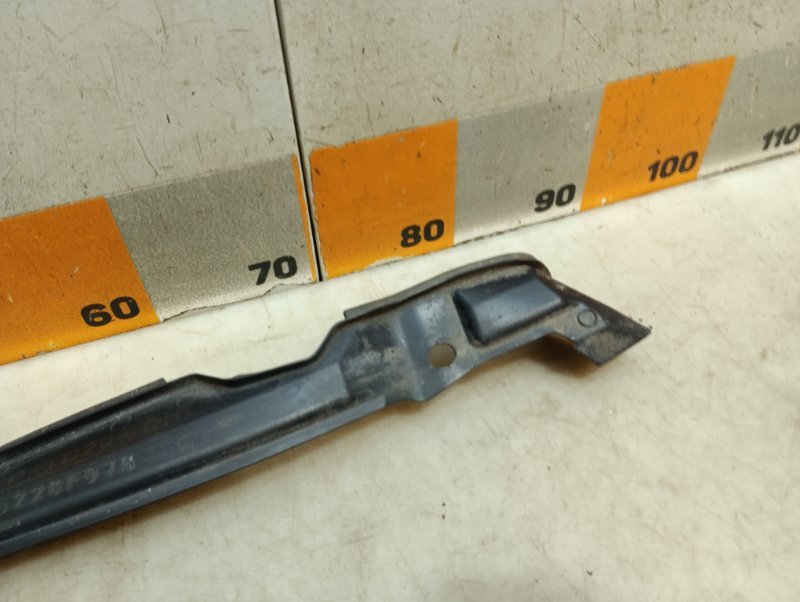 Накладка переднего крыла правого