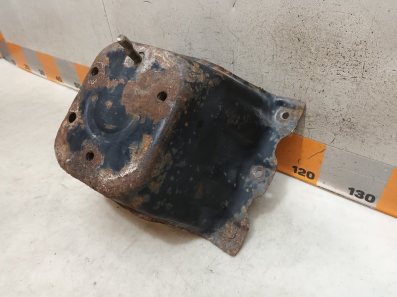 Кронштейн крепления запасного колеса