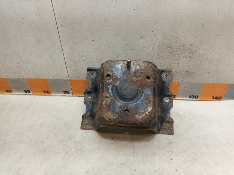 Кронштейн крепления запасного колеса