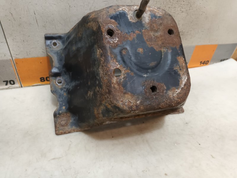 Кронштейн крепления запасного колеса