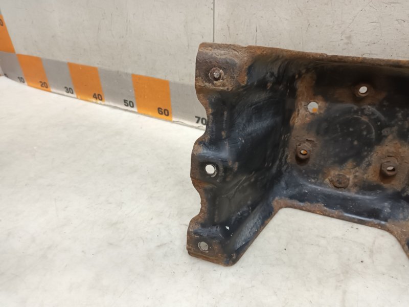 Кронштейн крепления запасного колеса