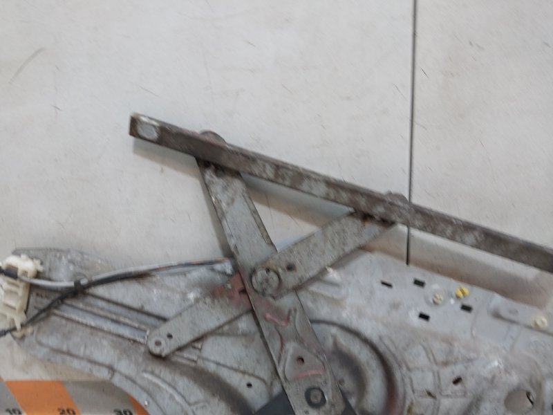 Стеклоподъемник электр. передний правый