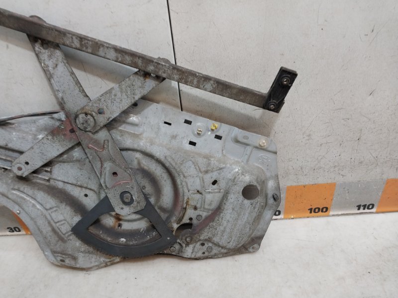 Стеклоподъемник электр. передний правый