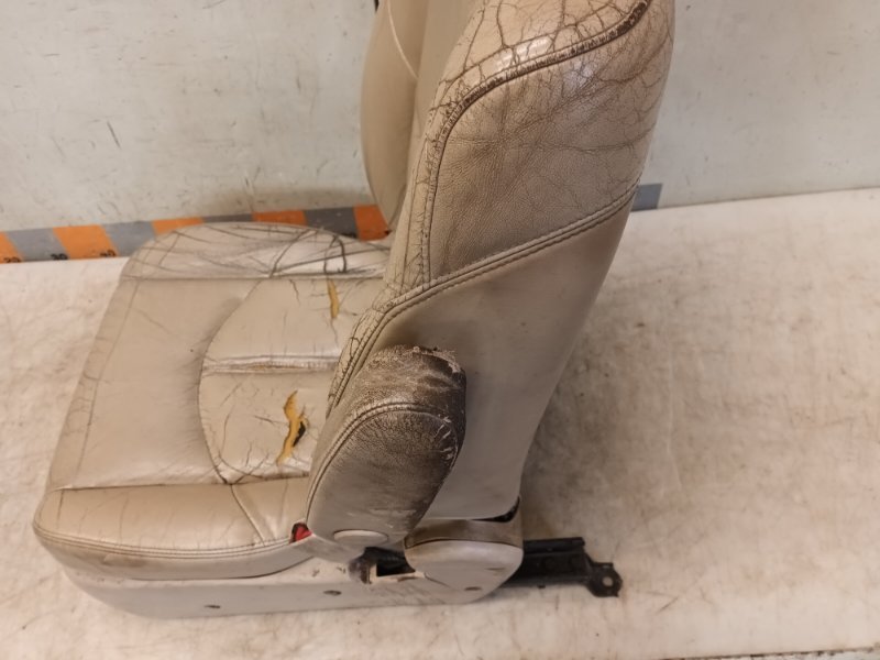 Сиденье переднее правое