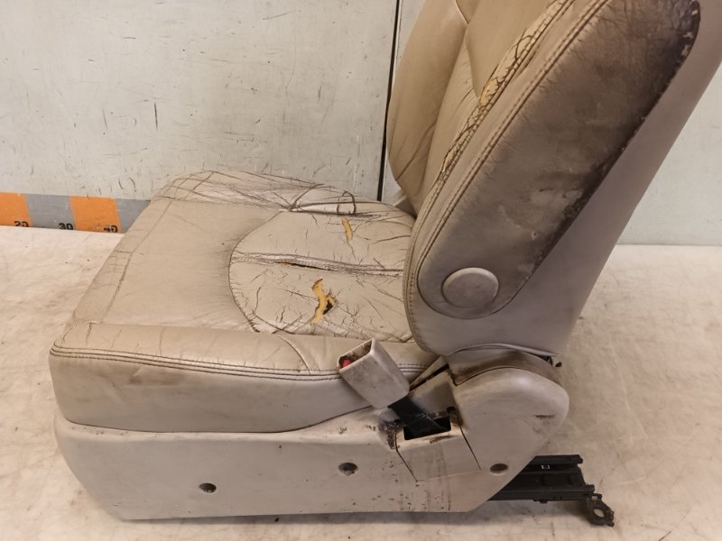 Сиденье переднее правое