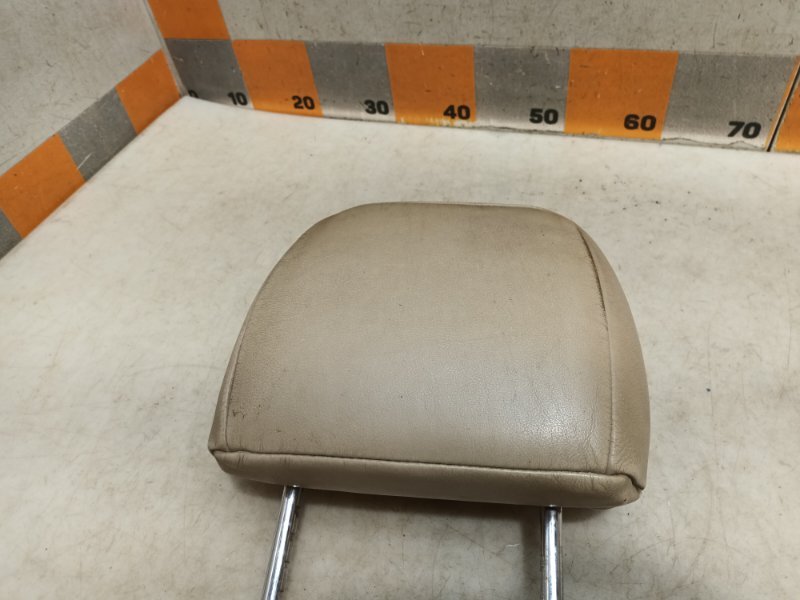 Подголовник сиденья