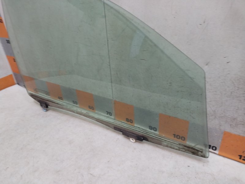 Стекло двери передней правой