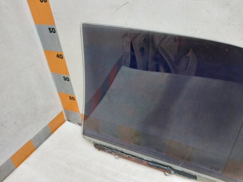 Стекло двери задней правой