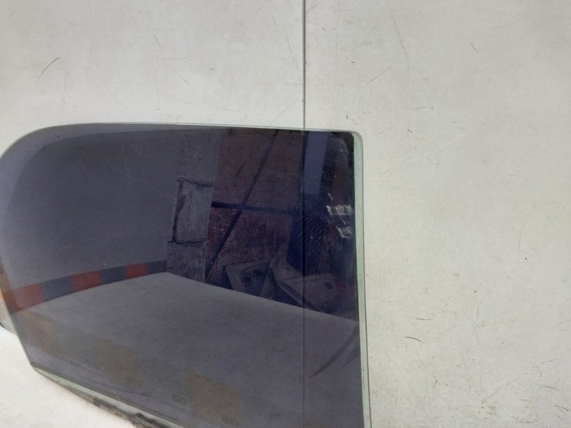 Стекло двери задней правой
