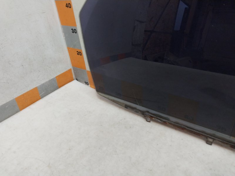 Стекло двери задней правой