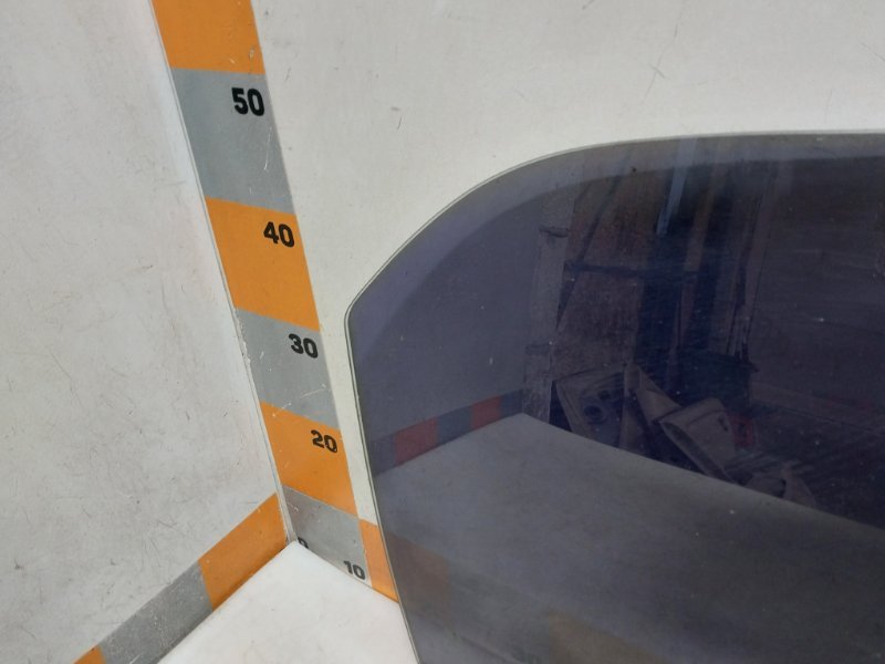 Стекло двери задней правой