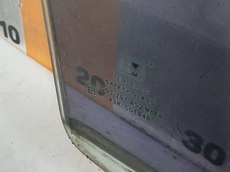 Стекло двери задней правой