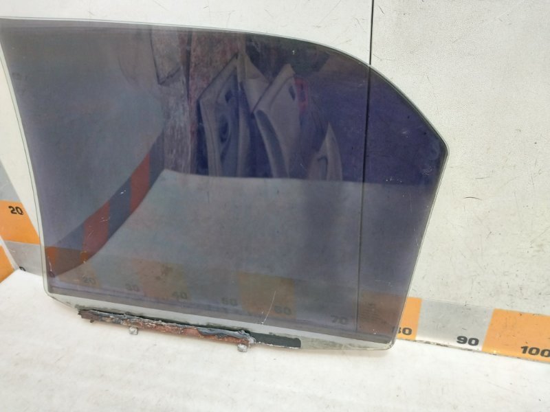 Стекло двери задней правой