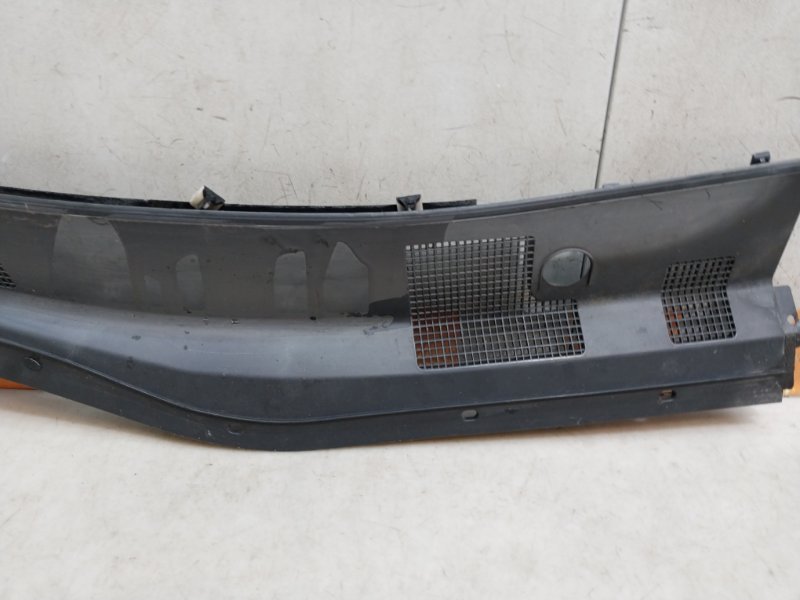 Планка под лобовое стекло