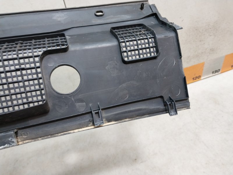 Планка под лобовое стекло