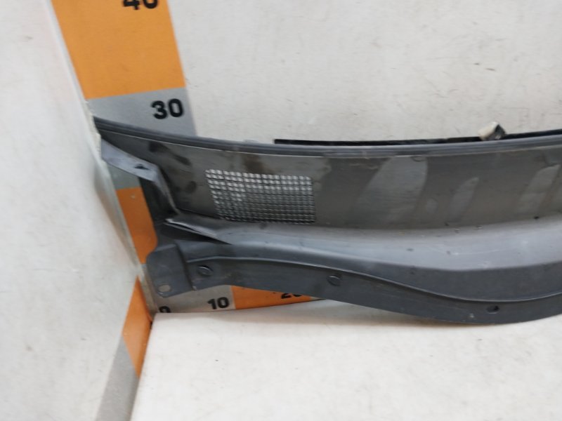 Планка под лобовое стекло